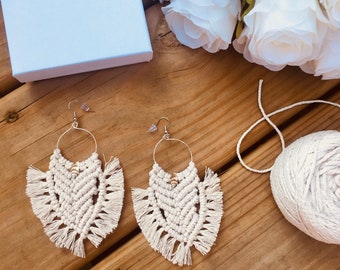 Handgefertigte Makramee-Nickel Freie Ohrringe | Muschel Perlen Einzigartige Ohrringe | Boho Ohrringe | Kostenlose Geschenkbox