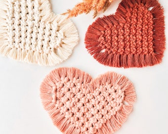 Romantische Makramee Herz Untersetzer - Handgemacht mit recycelter Baumwollkordel | Boho Tischdeko | Valentinstag Geschenk