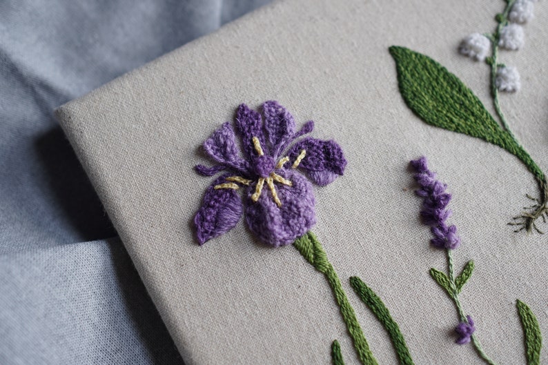 PDF-mönster för handbroderi med blommönster, iris, lavendel, maskros, lilja (videohandledning) bild 7