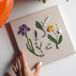 PDF-mönster för handbroderi med blommönster, iris, lavendel, maskros, lilja (videohandledning) bild 2