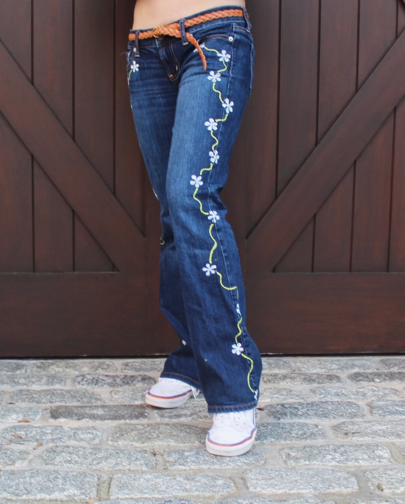 Size 2 Daisy Chains Hand Painted Jeans Denim Custom American Eagle