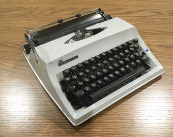 Vintage Adler Contessa de luxe - Refurbished Typewriter with CURSIVE Typeface