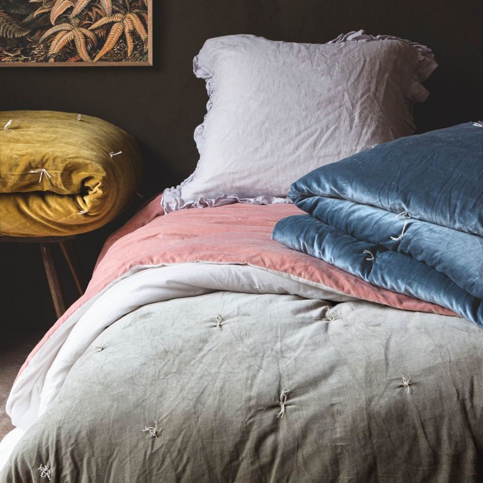 dramatic floral bedding