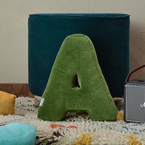 Almofada de veludo com letras, almofada em formato de alfabeto, decoração de Natal, decoração de sofá de Páscoa, decoração de primavera, quarto de bebê, almofada decorativa