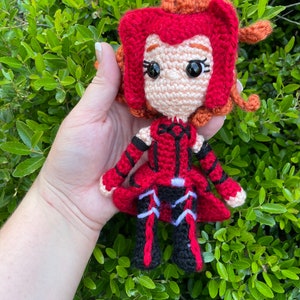 Poupée au crochet Sorcière écarlate