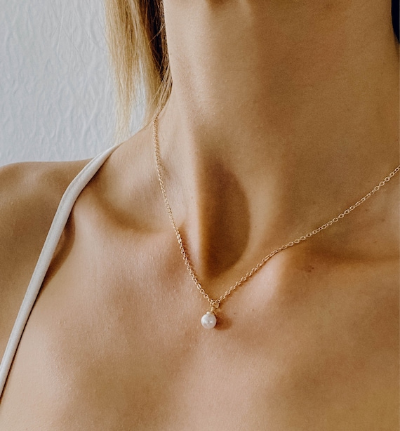 Amazon.com: Necklace for Women Silver Minimalist Pearl Necklace Pearl  Necklace Simple Pearl Necklace Gold (A, One Size): Clothing, Shoes & Jewelry