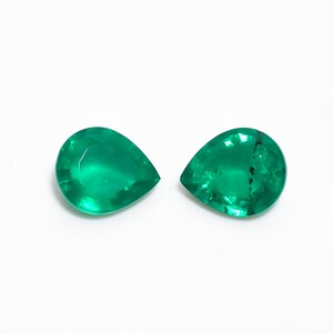 Terrific A 100% Natural Green Emerald Doublet Quartz Pear Shape Cut Stone Loose Gemstone Pair For Making Earrings 23.5 Ct. 18X15X9 mm M-708