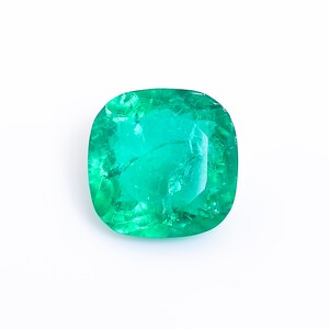 Outstanding Top Grade Quality Lab Created Emerald Cushion Shape Cut Stone Loose Gemstone For Making Jewelry 13.5 Ct. 16X16X9 mm M-727