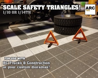 Scale Miniature Road Safety Triangles Set of 3 with Mount