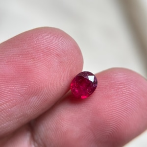 Rubí natural de 0,85 ct, piedra preciosa suelta de color rojo sangre para anillo personalizado de 18 k.