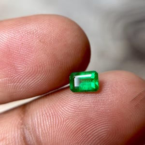 Pietra preziosa naturale di smeraldo • Pietra sciolta taglio ottagonale da 0,55 carati