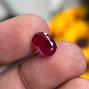 Natural African Ruby Gemstone, 2.80 Carat Oval Cut for Jewelry Making