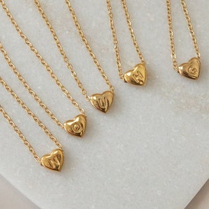Colar de coração dourado com letra, colar de coração inicial, colar de aço inoxidável, resistente a manchas, colar resistente à água