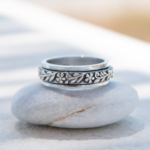 Sterling Silver Floral Fidget Ring: Thick Spinner Band