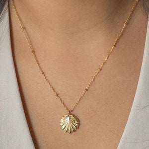 Gold Seashell Necklace, Ocean Theme Jewelry, Dainty Gold Necklace, Sea Lover Necklace, Sea Shell Necklace, Gold Layer Necklace