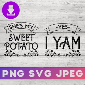 Puede incluir: Una descarga digital de dos archivos SVG con el texto "She's my sweet potato - Yes I yam" con un adorno decorativo. El texto es negro sobre un fondo blanco.
