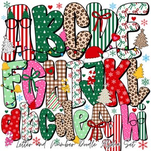 Puede incluir: Un colorido conjunto de alfabeto con temática navideña. Las letras están decoradas con patrones como rayas, lunares, estampado de leopardo y cuadros. Los elementos festivos incluyen árboles de Navidad, lazos y bastones de caramelo. Las palabras "Letter and Number Doodle Alpha Set" están en la parte inferior.