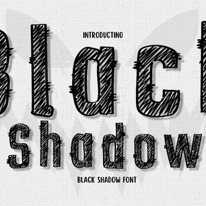 Puede incluir: Fuente Black Shadow, una fuente dibujada a mano con un aspecto texturizado y esbozado. La fuente se muestra en mayúsculas con las palabras "Black Shadow" y el texto "Introducing" y "Black Shadow Font". La fuente está disponible en formato OTF.