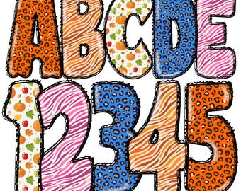 Op de afbeelding: Een verzameling letters en cijfers met een boho herfstthema. De letters en cijfers hebben verschillende patronen, waaronder luipaardprint, zebra strepen en herfstontwerpen met pompoenen en bladeren. De tekst "Boho Autumn Doodle Alphabets" staat onderaan.
