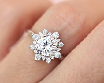 Anillo de compromiso con halo de moissanita redonda de 1,28 quilates, anillo de bodas con flor en oro blanco de 14 quilates