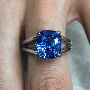 Violet Blau Kissenschliff simulierte Verlobungsringe, Ehering mit geteilten Schaft, Geburtsstein Ring, Solitär Stapelring, 925 Sterling Silber