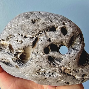 Capolavoro di pietra dei desideri celtica - Hag Stone. Pietra dei desideri irlandese, pietra delle streghe, amuleto per la protezione dai danni e per allontanare il male - 500 g