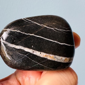 Un capolavoro di pietra dei desideri celtica dall'Irlanda - Pietra dei desideri celtica/Pietra saggia/Pietra della strega/Pietra rara/Roccia naturale a strisce/44-85 g