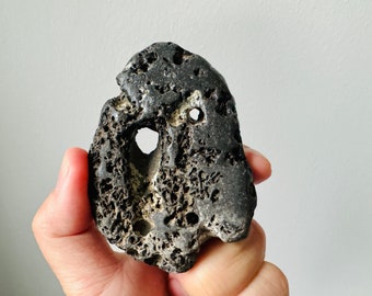 Pierre Celtig HAG noire très rare avec 2 énormes trous d'Irlande. - Pierre trouée, pierre de sorcière, pierre de plage, pierre trouée, pierre rare -9