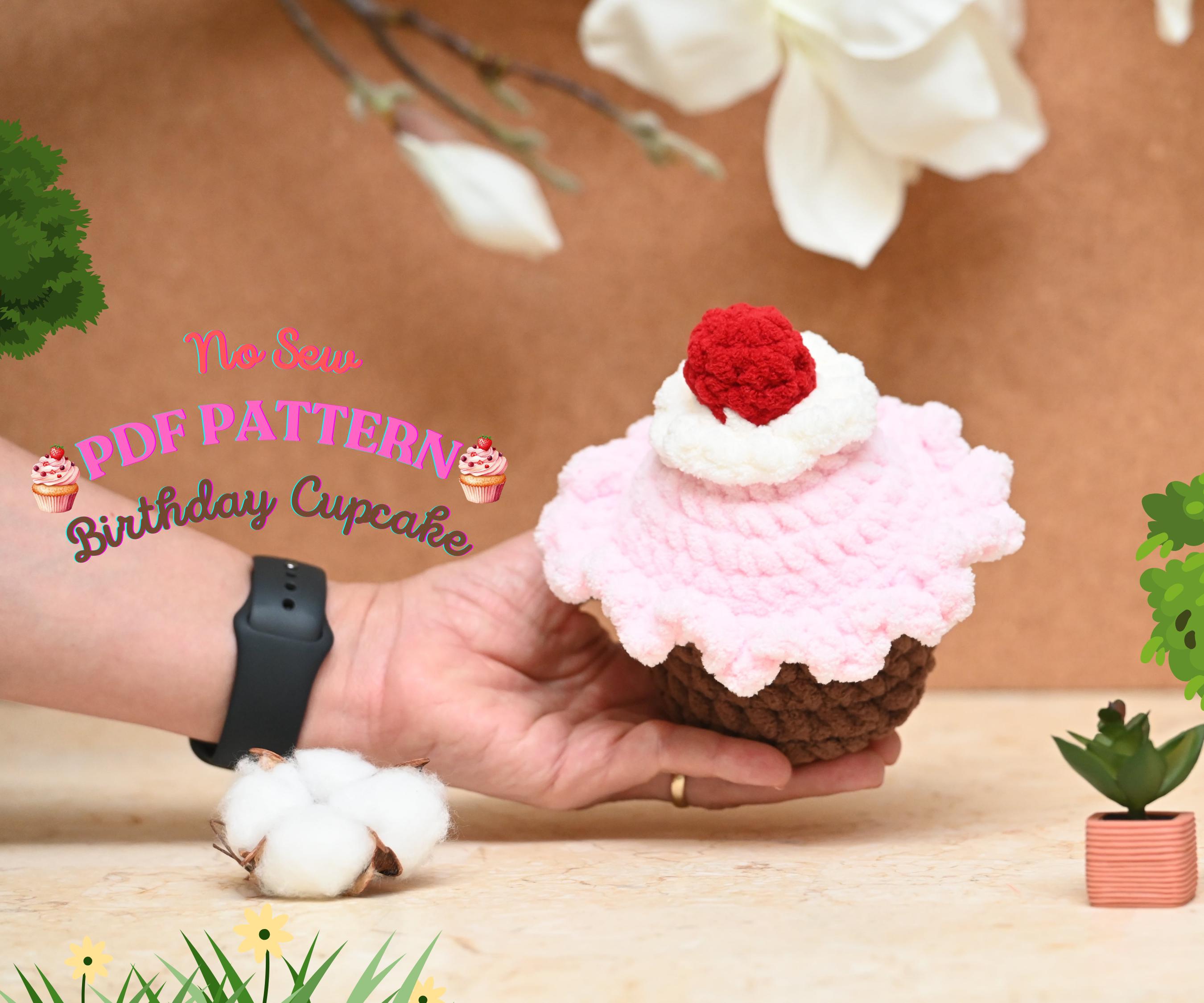 36 Cupcake Crochet Patterns for Sweet Amigurumi, Holiday Decor, and Play Food 36 Crochet Cupcake Pattern: Amigurumi Plushie