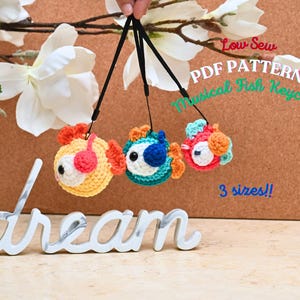 Fish Keychain Crochet Pattern Low Sew, Low Sew Amigurumi Crochet Patterns, Crochet Fish Keychain, Low Sew Amigurumi, Crochet Keychain