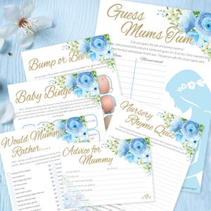 Op de afbeelding: Een set met printbare babyshower-spellen met een blauw en wit bloemenontwerp. De spellen omvatten "Bump or Beer", "Baby Bingo", "Would Mummy Rather", "Advice for Mummy", "Guess Mummy's Tum" en "Nursery Rhyme Quiz".