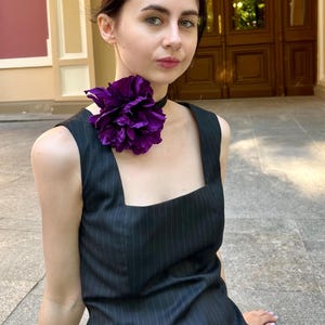 Purple Flower Fabric Choker Necklace – Gothic Statement Rose Choker Jewelry for Bridesmaids, Prom, or Cosplay Large Fabric Flower Choker
