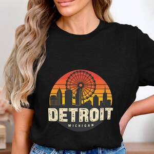 Detroit Michigan Cityscape Retro Design T-Shirt, Vintage Detroit Sunset Tee, Urban City Skyline Shirt, Detroit Michigan Souvenir