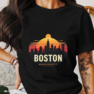 T-shirt Boston, Massachusetts, paysage urbain rétro, chemise Boston, t-shirt coucher de soleil vintage, cadeau Boston unique, vêtements pour amoureux de la ville
