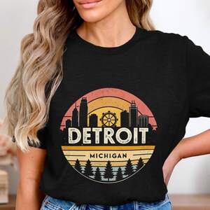 Detroit Michigan Vintage Cityscape T-Shirt, Retro Detroit Skyline Tee, Urban City Retro Graphic Shirt, Sunset Detroit Design