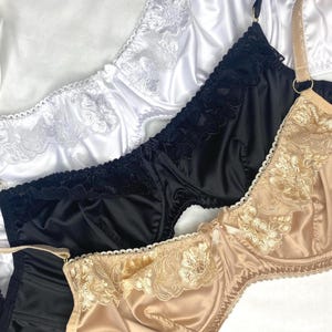 Sissy satijnen bh voor heren: AA-cup, beugel, grote maten