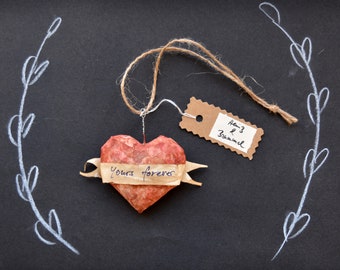 Herz mit Spruchband "Yours forever", Geschenk zum Valentinstag aus Papier im Vintage Look