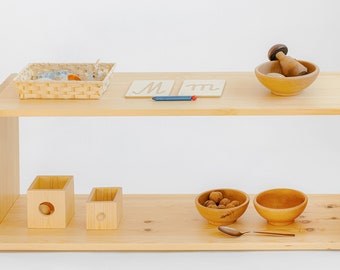Einfaches Montessori-Spielzeugregal aus Naturholz - zwei Regale NUR aus natürlichem Massivholz | Volle Seiten