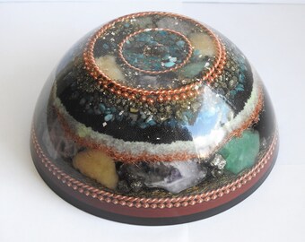 Magnetic Orgonite Dome | Ø15.5 cm | 2.3kg | with powerful neodymium magnets | Glow in the dark