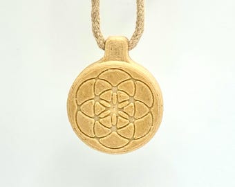 Magnetically aligned crystal pendant - Magnetized Orgonite