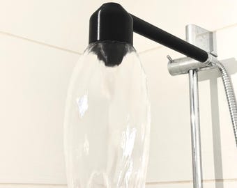 Magnetic showerhead for structured and rotating water