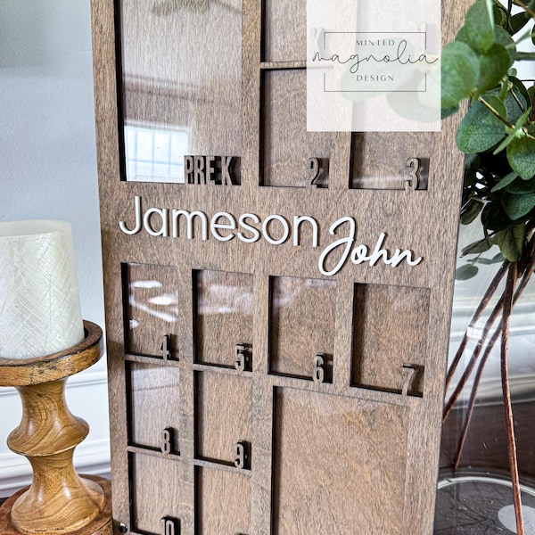 Marco de fotos personalizado de los años escolares desde preescolar hasta la graduación