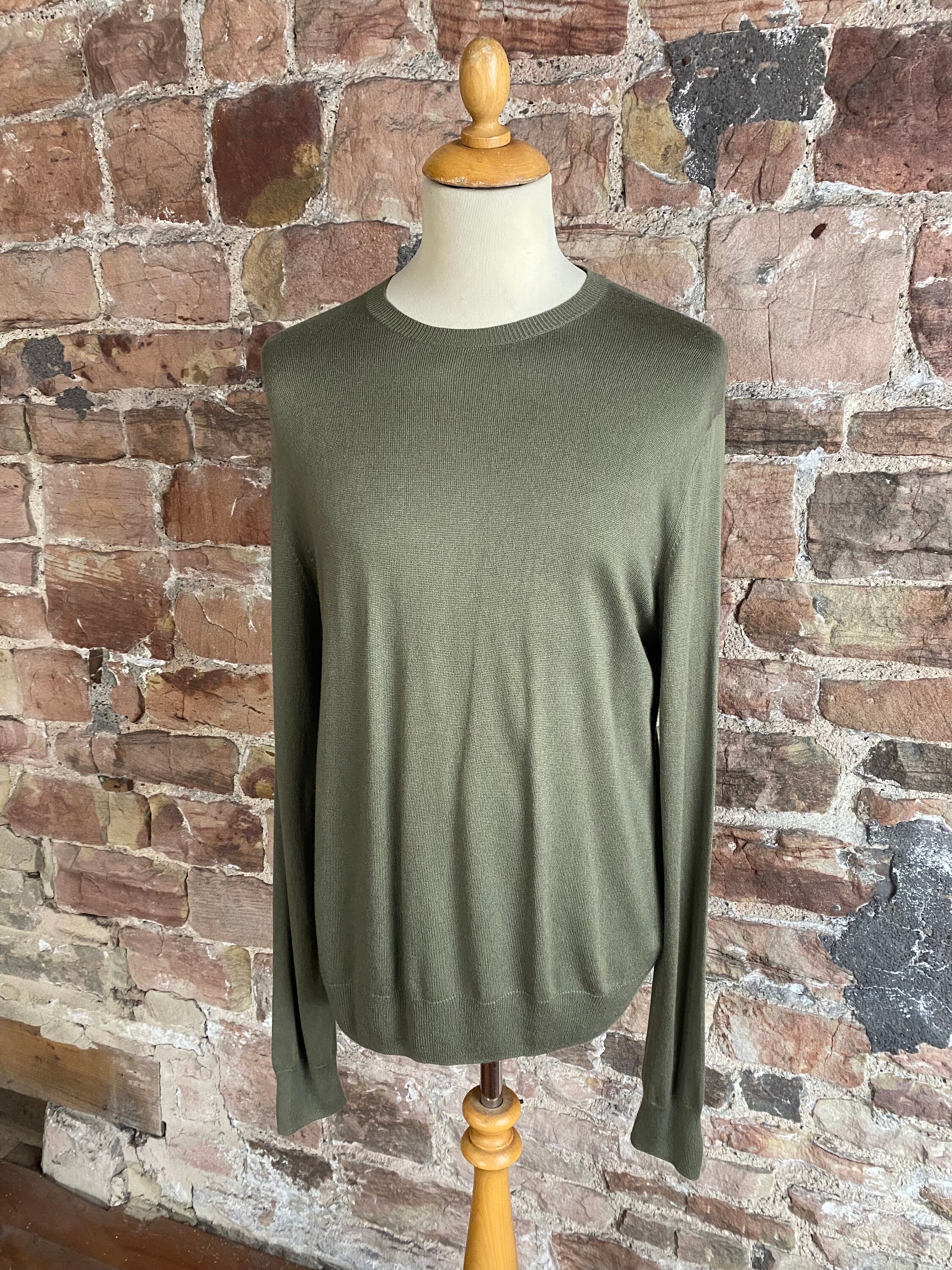 Banana Republic Cashmere & Silk Mix Crew Neck Sweater. FREE UK 