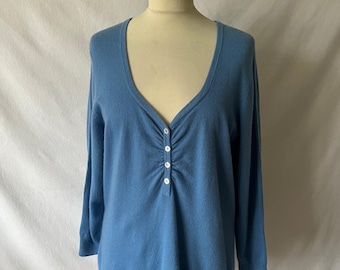 Maglione con scollo a V in puro cashmere 100% della collezione PURE. SPEDIZIONE GRATUITA nel Regno Unito