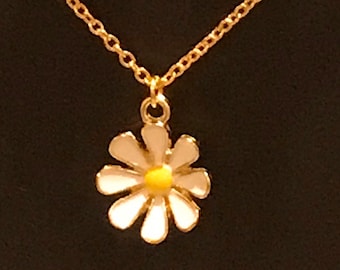 Gänseblümchen-Halskette. Blumen Halskette und Ohrringe, Gänseblümchen Ohrringe. Gänseblümchen Set Goldkette und Ohrringe. Gänseblümchen Schmuck.