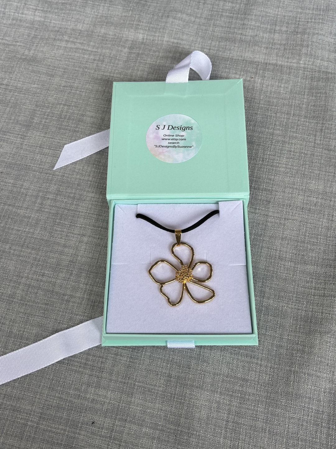 Fancy Gold R Flower Stylish Gold Flower Pendant, Flower Pendant, Suede Pendant Necklace ...