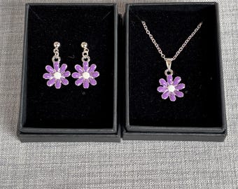 Daisy Necklace. Flower Necklace and  Earrings, Daisy Earrings. Daisy Set Gold Necklace and Earring set. Daisy Jewellery.