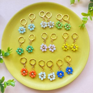 Summer Daisy Seed Bead - Handmade bead earrings, Flower Bead Earrings, Gifts for her, Spring bead earrings, Dainty floral earrings