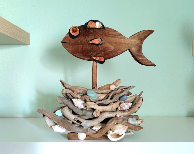 Rustic Driftwood Fish Self-standing  for Tabletop Decoration/ Handcrafted Standing Fish Ornament with Beach Finds/Driftwood Fish Decor