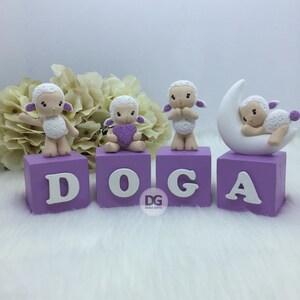 Blocchi nome bambino personalizzati Pietra profumata con statuetta di agnello, blocchi nome asilo nido, cubi nome, arredamento camera bambini, nome bambino personalizzato